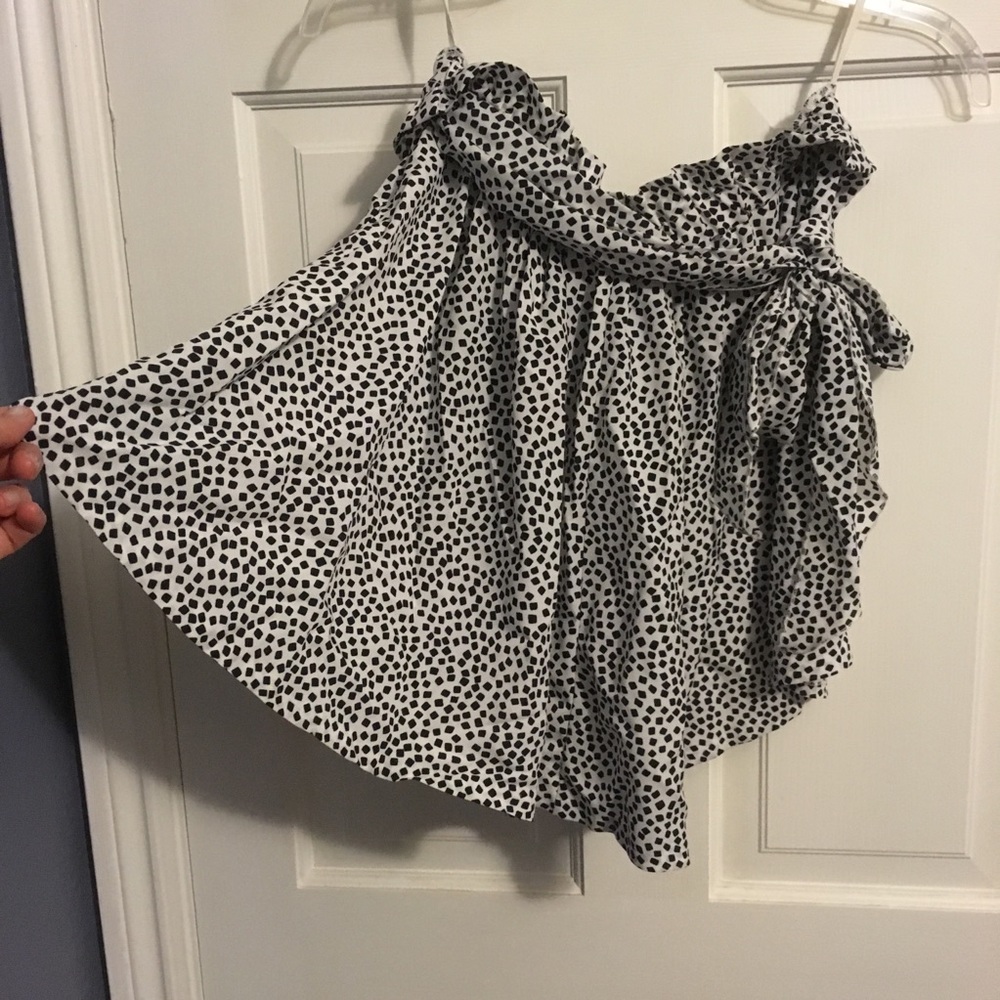 Stile Benetton blk/wht skirt with tie belt.